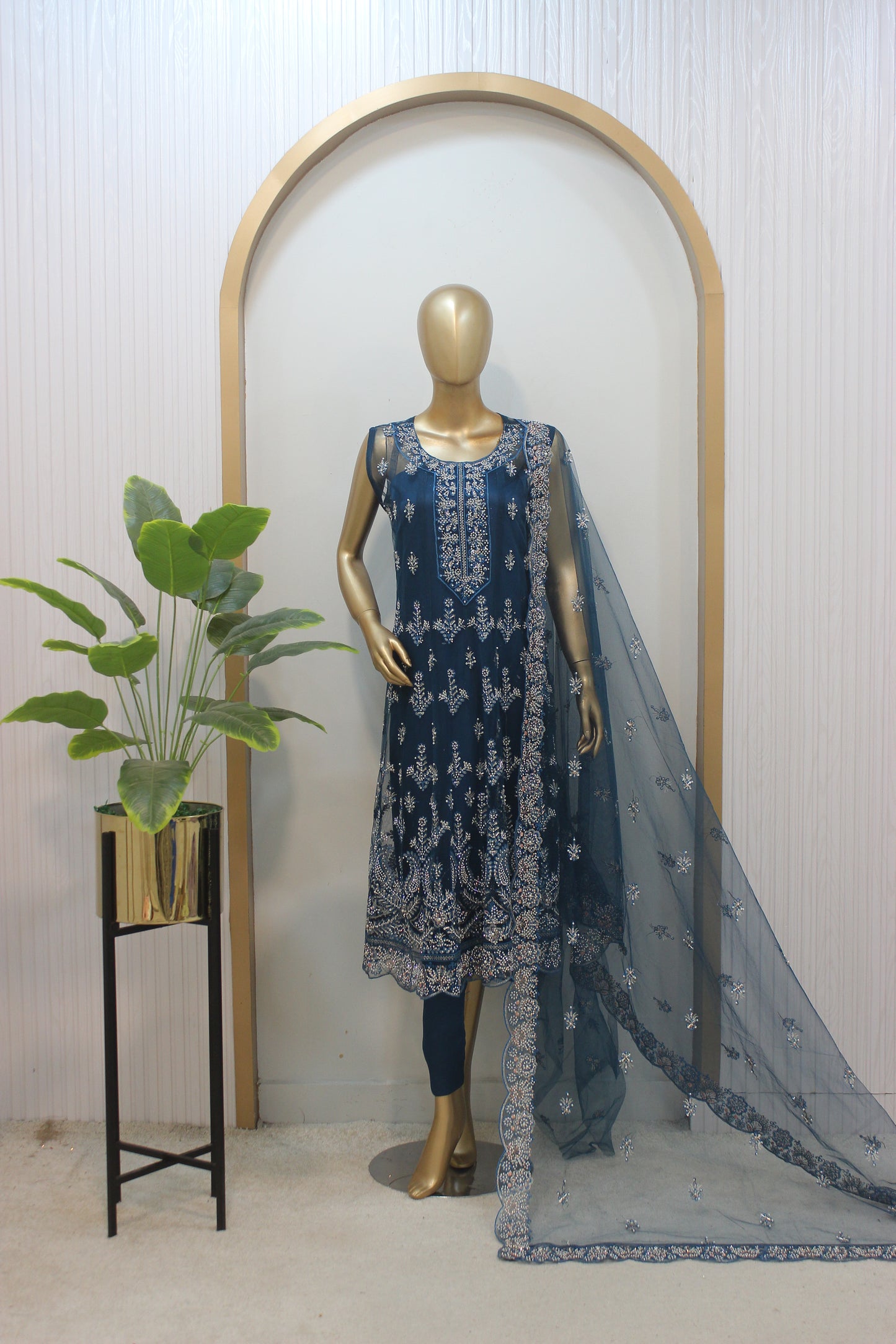 ⨠Double Carry Short Frock ā Semi-Stitched Luxury Set