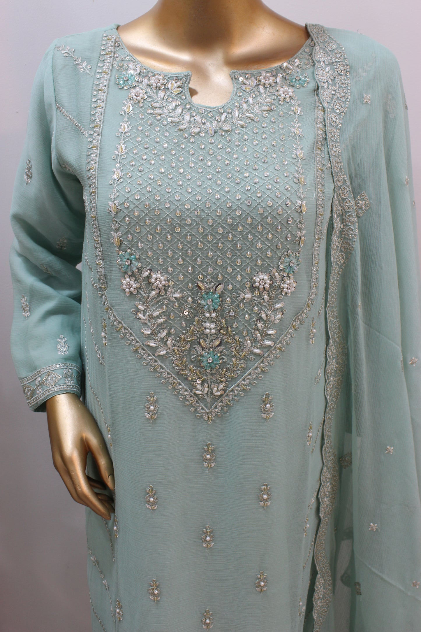 Anabia Kurti – 3PC Luxury Embroidered Set