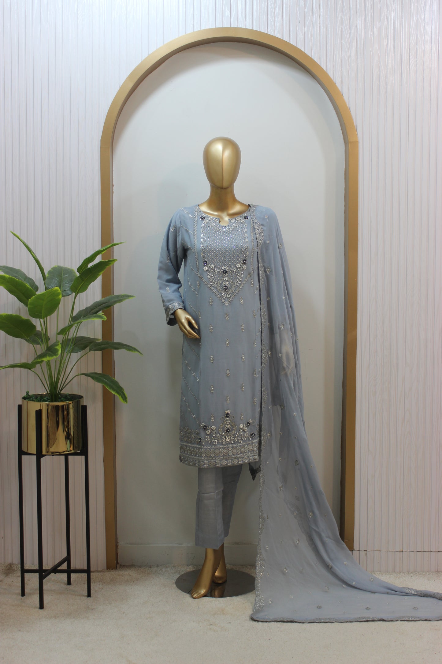 Anabia Kurti – 3PC Luxury Embroidered Set