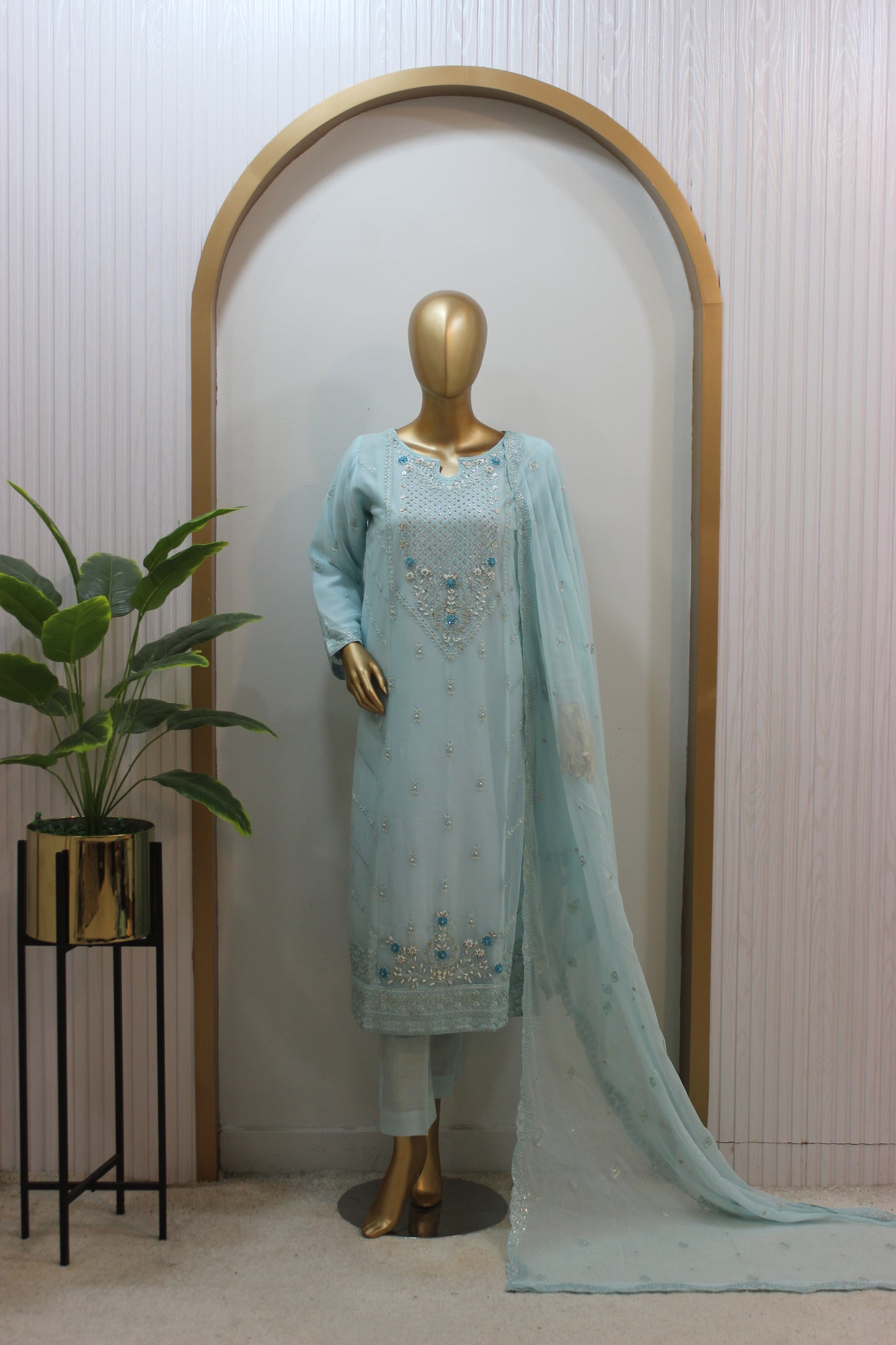 Anabia Kurti – 3PC Luxury Embroidered Set