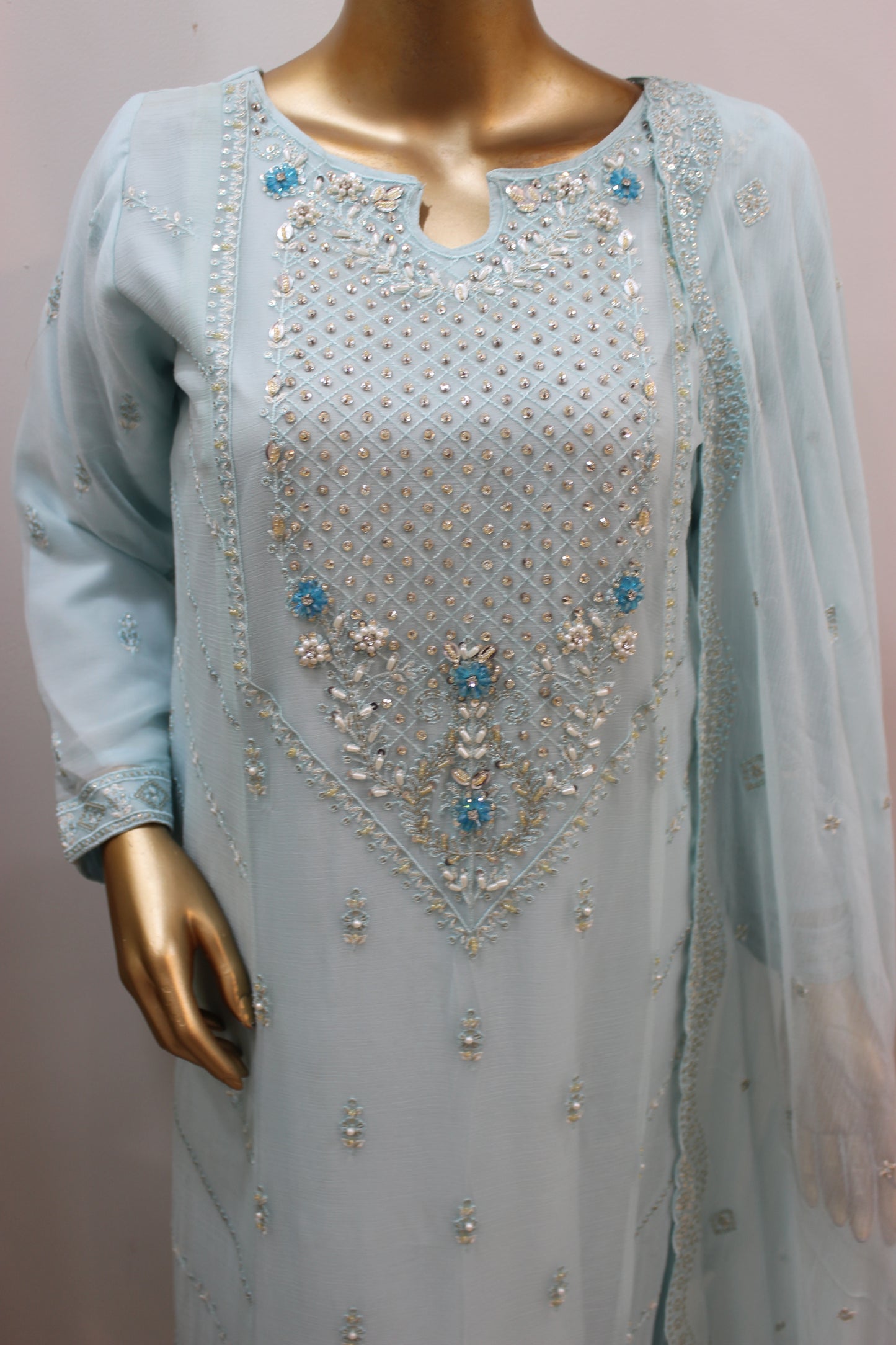 Anabia Kurti – 3PC Luxury Embroidered Set